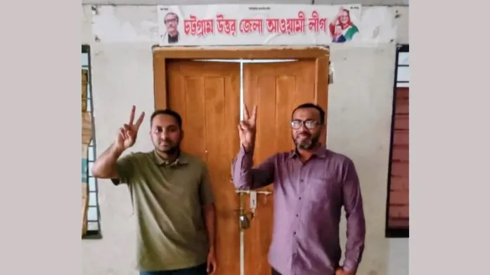 কার্যালয়ে এসে আ.লীগের সাইনবোর্ড ঝোলাল নিষিদ্ধ দুই ছাত্রণীগ নেতা